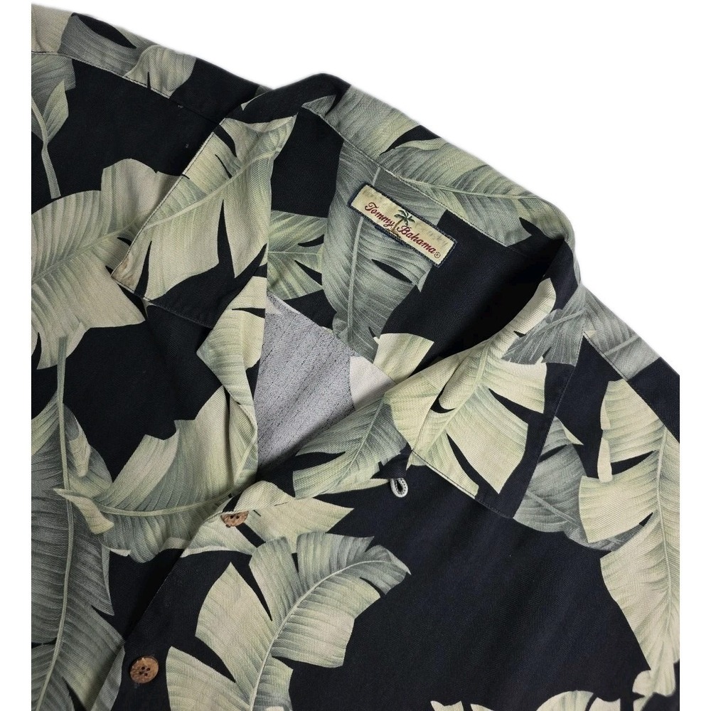 Tommy Bahama Shirt Men's Large Black Silk Floral Hawaiian Button Short Sleeve